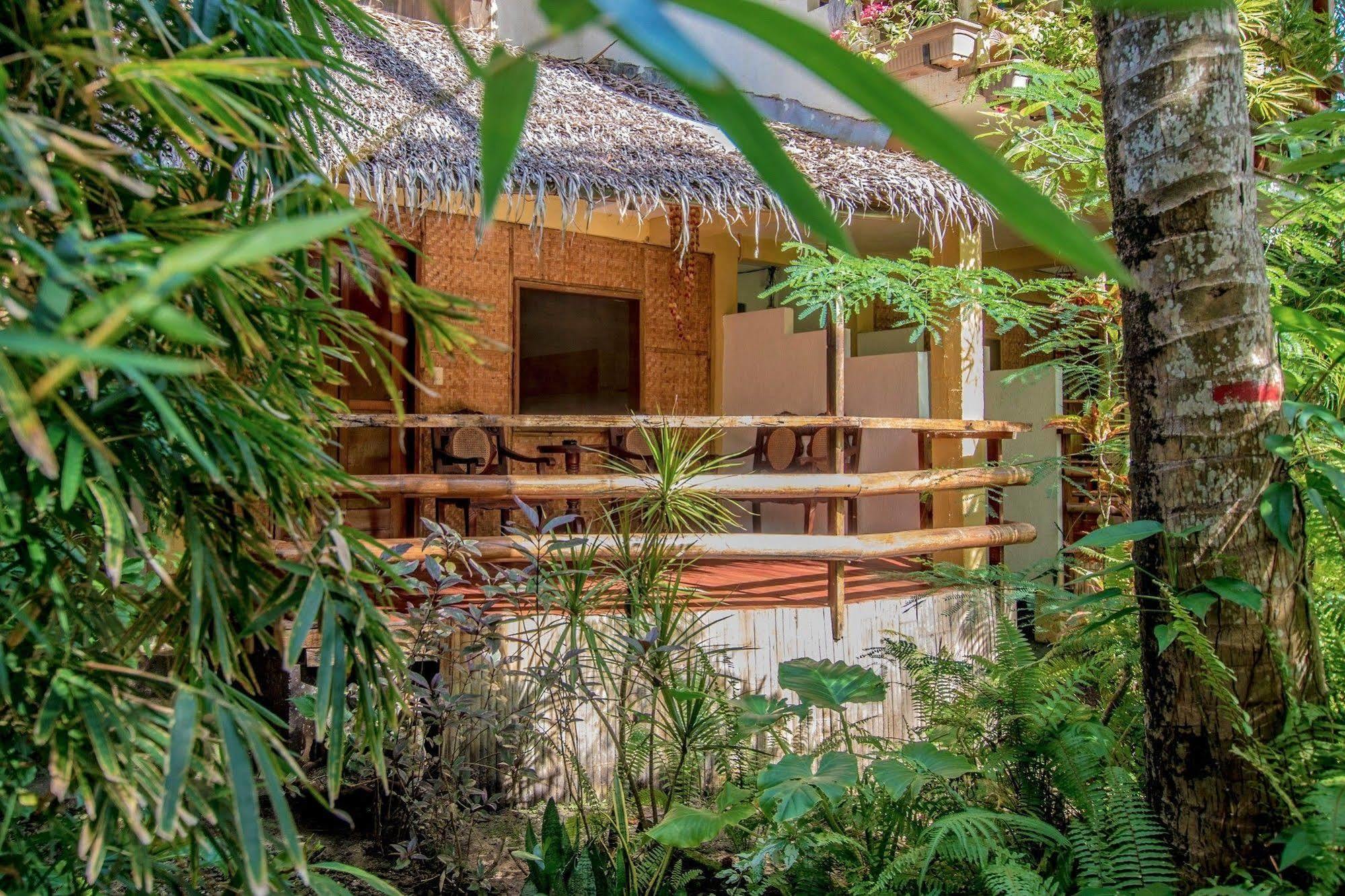 Bamboo Bungalows Resthouse Balabag  Exterior photo