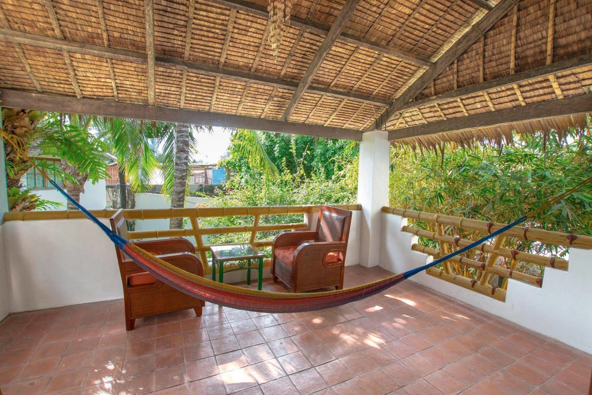 Bamboo Bungalows Resthouse Balabag  Exterior photo