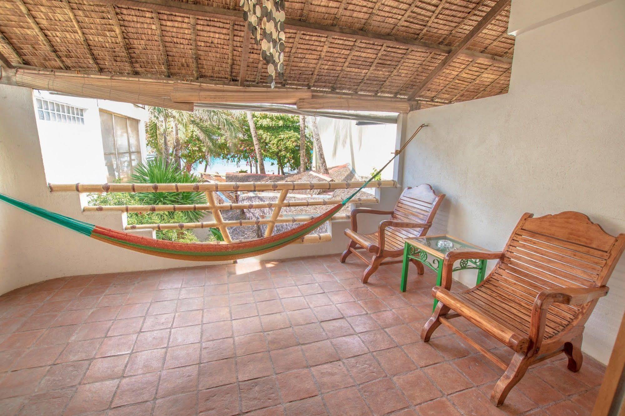 Bamboo Bungalows Resthouse Balabag  Exterior photo