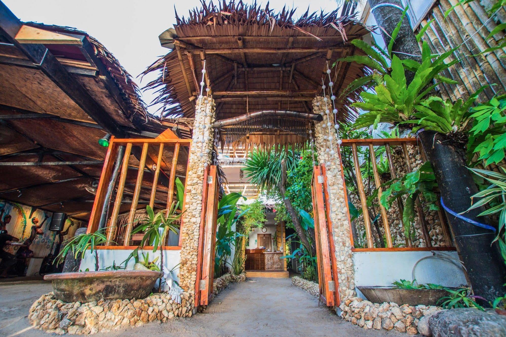Bamboo Bungalows Resthouse Balabag  Exterior photo