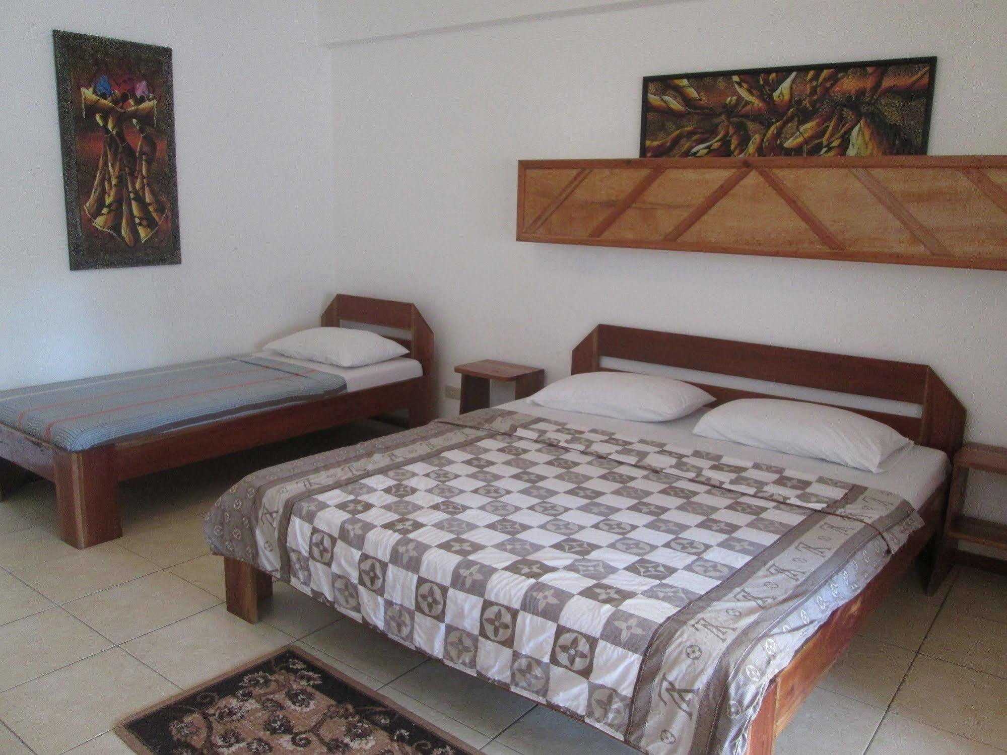 Bamboo Bungalows Resthouse Balabag  Exterior photo